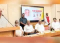 മികച്ച മാധ്യമപ്രവര്‍ത്തകന് പ്രൊഫ. കെ.വി. തോമസ് വിദ്യാധനം ട്രസ്റ്റ് ഏര്‍പ്പെടുത്തിയ ടി.വി.ആര്‍. ഷേണായി അവാര്‍ഡ് ദാന ചടങ്ങ് തേവര എസ്എച്ച് കോളജില്‍ ഗവര്‍ണര്‍ രാജേന്ദ്ര വിശ്വനാഥ് ആര്‍ലേക്കര്‍ ഉദ്ഘാടനം ചെയ്യുന്നു