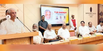 മികച്ച മാധ്യമപ്രവര്‍ത്തകന് പ്രൊഫ. കെ.വി. തോമസ് വിദ്യാധനം ട്രസ്റ്റ് ഏര്‍പ്പെടുത്തിയ ടി.വി.ആര്‍. ഷേണായി അവാര്‍ഡ് ദാന ചടങ്ങ് തേവര എസ്എച്ച് കോളജില്‍ ഗവര്‍ണര്‍ രാജേന്ദ്ര വിശ്വനാഥ് ആര്‍ലേക്കര്‍ ഉദ്ഘാടനം ചെയ്യുന്നു