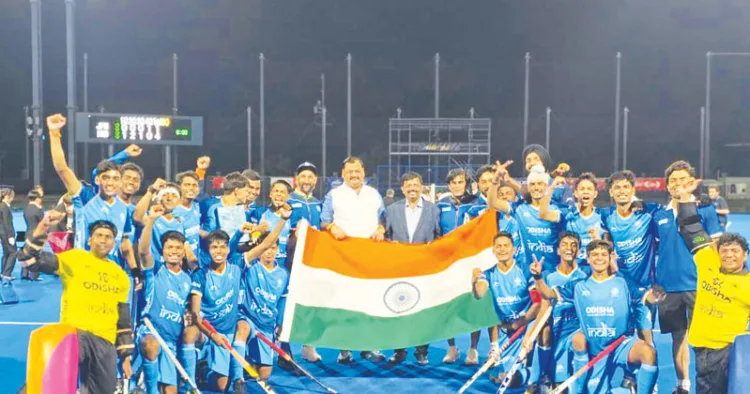 അണ്ടര്‍ 18 ഏഷ്യാ കപ്പ് ഹോക്കി കിരീടം നേടിയ ഭാരത ടീം