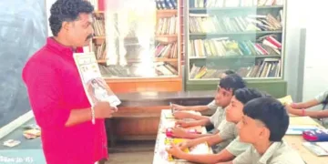 അഭിലാഷ് ഫുട്‌ബോള്‍ ചിത്രങ്ങളിലൂടെ സംസ്‌കൃതം പഠിപ്പിക്കുന്നു