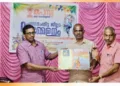 രവീന്ദ്രവര്‍മ്മ അംബാനിലയം രചിച്ച മേല്‍വിലാസം ഇല്ലാത്തവന്റെ യാത്രകള്‍ എന്ന പുസ്തകത്തിന്റെ കവര്‍ പ്രകാശനം തപസ്യ സംസ്ഥാന സംഘടനാ കാര്യദര്‍ശി രജിത്കുമാര്‍, സംസ്ഥാന ഉപാധ്യക്ഷന്‍ പ്രസന്നകുമാര്‍ കടമ്മനിട്ട എന്നിവര്‍ ചേര്‍ന്നു നിര്‍വഹിച്ചപ്പോള്‍