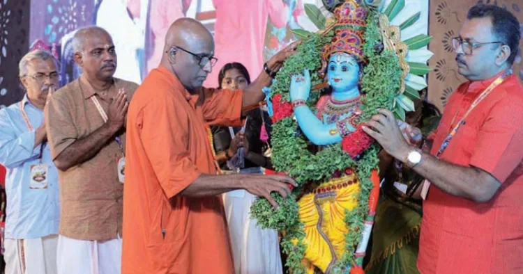ബാലഗോകുലം ദക്ഷിണ കേരളം വാര്ഷിക സമ്മേളനം മാവേലിക്കര ഉമ്പര്നാട് നിരസിംഹ കുശ്മാണ്ഡ സിദ്ധാശ്രമത്തിലെ സ്വാമി സത്സ്വരൂപാനന്ദ സരസ്വതി ഉദ്ഘാടനം ചെയ്യുന്നു. ഡോ. എന്. ഉണ്ണികൃഷ്ണന്, ആര്. പ്രസന്നകുമാര്, സിദ്ധി ഉണ്ണി, ബി.എസ്. ബിജു എന്നിവര് സമീപം