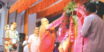 ബാലഗോകുലം ഉത്തരകേരളം വാര്‍ഷിക സമ്മേളനം എടനീര്‍ മഠാധിപതി സ്വാമി സച്ചിതാനന്ദഭാരതി ഉദ്ഘാടനം ചെയ്യുന്നു. എം. രാധാകൃഷ്ണന്‍, കെ.എന്‍. സജി, അരവിന്ദന്‍, എന്‍.എം. സദാനന്ദന്‍ സമീപം