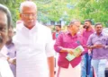 മുതിര്ന്ന സിപിഎം നേതാക്കളായ കെ.രാധാകൃഷ്ണന് എംപി, എ.സി. മൊയ്തീന് എംഎല്എ, എം.എം. വര്ഗീസ് തുടങ്ങിയവര് ഇന്നലെ എറണാകുളത്ത് പിഎംഎല്എ കോടതിയില് ഹാജരാകാനെത്തിയപ്പോള്
