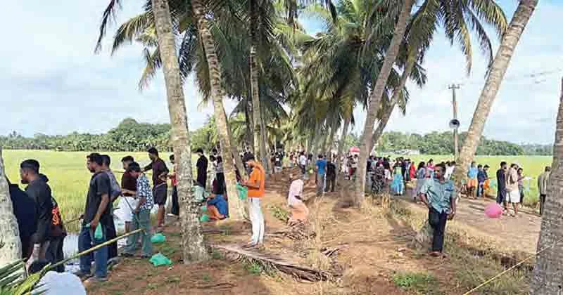 കൈപ്പുഴക്കാറ്റില് ആഘോഷമായി ചൂണ്ടയിടല് മത്സരം; ഇവിടെ ചൂണ്ടയില് കുരുങ്ങിയത് മീന് മാത്രമല്ല, സമ്മാനങ്ങളും