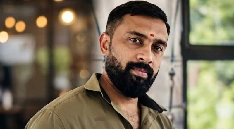 6 വർഷം ഒറ്റയ്ക്ക് വളർത്തിയ മകനെ അമ്മയ്ക്കൊപ്പം വിട്ട് കോടതി; ഇടുക്കിയിൽ ബസ് കണ്ടക്ടറുടെ ആത്മഹത്യയിൽ സോഷ്യൽ മീഡിയയിൽ പ്രതിഷേധം