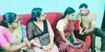 ഹിന്ദുഐക്യവേദി സംസ്ഥാന രക്ഷാധികാരി കെ.പി. ശശികല ടീച്ചറോട് സാവരിയയുടെ പിതൃസഹോദരന്‍ ജനീഷ് സംഭവങ്ങള്‍ വിവരിക്കുന്നു