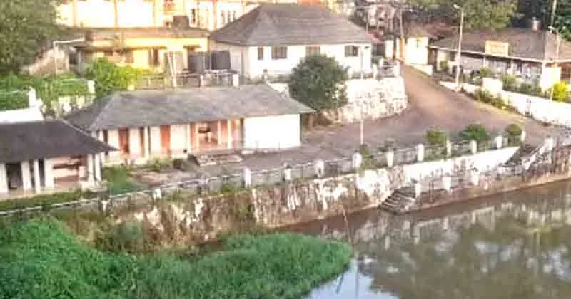 കര്ക്കടക വാവ് ബലിതര്പ്പണത്തിന് ദിവസങ്ങള് മാത്രം ബാക്കി; ബലിക്കടവുകള് വൃത്തിഹീനം, മുന്നൊരുക്കങ്ങളില്ലെന്ന് പരാതി