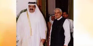 ഖത്തര്‍ മുന്‍ അമീര്‍ ഷെയ്ഖ് ഹമദ് ബിന്‍ ഖലീഫ അല്‍ഥാനി മുന്‍ പ്രധാനമന്ത്രി അടല്‍ ബിഹാരി വാജ്‌പേയിക്കൊപ്പം