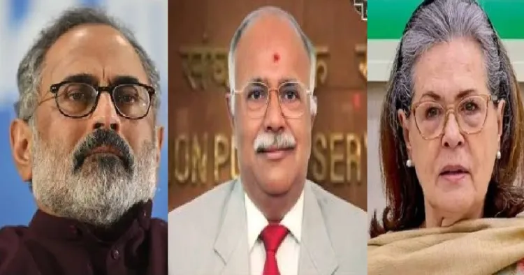 കോണ്ഗ്രസ് ഭരണകാലത്ത് കേന്ദ്ര ആഭ്യന്തര വകുപ്പ് ഉദ്യോഗസ്ഥനായ ആര്വിഎസ് മണി (നടുവില്)