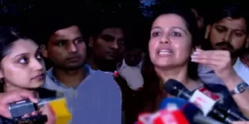 രഞ്ജിനി ഹരിദാസും നടി സിജ റോസും സിജെപി സമരത്തിനിടയില്
