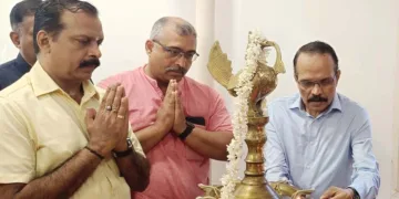 സേവാഭാരതി കേരളം സംഘടിപ്പിച്ച സേവാ സങ്കല്പ് ക്ലസ്റ്റര് യൂണിവേഴ്സിറ്റി ഓഫ് ജമ്മു വൈസ് ചാന്സലര് പ്രൊഫ. കെ.എസ്. ചന്ദ്രശേഖര് ഉദ്ഘാടനം ചെയ്യുന്നു. ആര്എസ്എസ് മഹാനഗര് സംഘചാലക് എം. മുരളി, ദേശീയ സേവാഭാരതി സംസ്ഥാന പ്രസിഡന്റ് ഡോ. രഞ്ജിത്ത് വിജയഹരി സമീപം