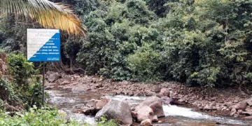 വിലങ്ങാട് - വയനാട് ചുരം ഇല്ലാത്ത റോഡ് കടന്നുപോകുന്ന വിലങ്ങാട് - വയനാട് അതിര്‍ത്തിയിലെ പുല്ലുവായ് പുഴ
