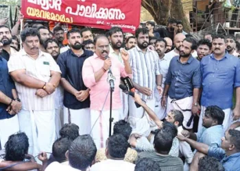 യുവമോര്‍ച്ചയുടെ ആഭിമുഖ്യത്തില്‍ മുഖ്യമന്ത്രിയുടെ വസതിയിലേക്ക് നടത്തിയ യുവജനമാര്‍ച്ച് ബിജെപി നിയമസഭാകക്ഷി നേതാവ് ബി.ബി. ഗോപകുമാര്‍ ഉദ്ഘാടനം ചെയ്യുന്നു