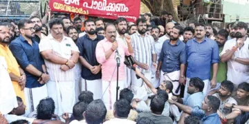 യുവമോര്‍ച്ചയുടെ ആഭിമുഖ്യത്തില്‍ മുഖ്യമന്ത്രിയുടെ വസതിയിലേക്ക് നടത്തിയ യുവജനമാര്‍ച്ച് ബിജെപി നിയമസഭാകക്ഷി നേതാവ് ബി.ബി. ഗോപകുമാര്‍ ഉദ്ഘാടനം ചെയ്യുന്നു