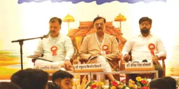 ആലുവയില്‍ എബിവിപി കേന്ദ്ര പ്രവര്‍ത്തക സമിതി സമാപനസഭയില്‍ ദേശീയ സംഘടന സെക്രട്ടറി ആശിഷ് ചൗഹാന്‍, ദേശീയ അധ്യക്ഷന്‍ പ്രൊഫ. രഘുരാജ് കിഷോര്‍ തിവാരി, ദേശീയ ജനറല്‍ സെക്രട്ടറി ഡോ. വീരേന്ദ്ര സിങ് സോളങ്കി എന്നിവര്‍