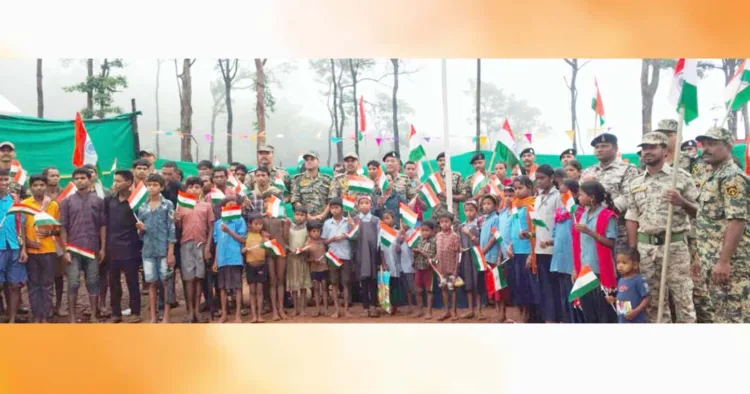 മാവോയിസ്റ്റ് ഭീകരര്‍ അടക്കിവാണ അബൂഝ്മാഡിലെ ജനങ്ങള്‍ സൈനികര്‍ക്കെപ്പം സ്വാതന്ത്ര്യദിനം ആഘോഷിച്ചപ്പോള്‍