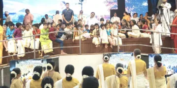 അമ്മയുടെ സാന്നിധ്യത്തില് അമൃതപുരിയില് നടന്ന ഓണാഘോഷത്തില് നിന്ന്