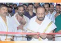 ഗുരുവായൂര്‍ ക്ഷേത്രത്തിലെ വെര്‍ച്വല്‍ ക്യൂ ദര്‍ശനത്തിന്റെ ഉദ്ഘാടനം ദേവസ്വം ചെയര്‍മാന്‍ എ.വി. ഗോപിനാഥ് നിര്‍വഹിക്കുന്നു