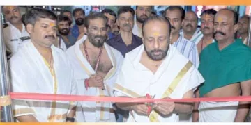ഗുരുവായൂര്‍ ക്ഷേത്രത്തിലെ വെര്‍ച്വല്‍ ക്യൂ ദര്‍ശനത്തിന്റെ ഉദ്ഘാടനം ദേവസ്വം ചെയര്‍മാന്‍ എ.വി. ഗോപിനാഥ് നിര്‍വഹിക്കുന്നു
