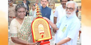 എ. ബാലകൃഷ്ണന്‍ രാഷ്ട്രപതി ദ്രൗപദി മുര്‍മുവിനോടൊപ്പം (ഫയല്‍ ചിത്രം)