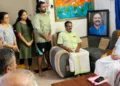 ബിജെപി ദേശിയ സംഘടനാ സെക്രട്ടറി ബി.എല്‍. സന്തോഷ്
എല്‍. പദ്മകുമാറിന്റെ വീട് സന്ദര്‍ശിച്ച് ബന്ധുക്കളുമായി സംസാരിക്കുന്നു