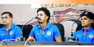 കോഴിക്കോട് നടന്ന വാര്‍ത്താ സമ്മേളനത്തില്‍ കാലിക്കറ്റ് ഗ്ലോബ്സ്റ്റാര്‍സ് ക്യാപ്റ്റന്‍ രോഹന്‍ കുന്നുമ്മല്‍ സംസാരിക്കുന്നു. ടീം ചീഫ് ഓപ്പറേറ്റിങ് ഓഫീസര്‍ അച്യുതന്‍ ഉണ്ണികൃഷ്ണന്‍, വിഘ്നേഷ് പുത്തൂര്‍ എന്നിവര്‍ സമീപം