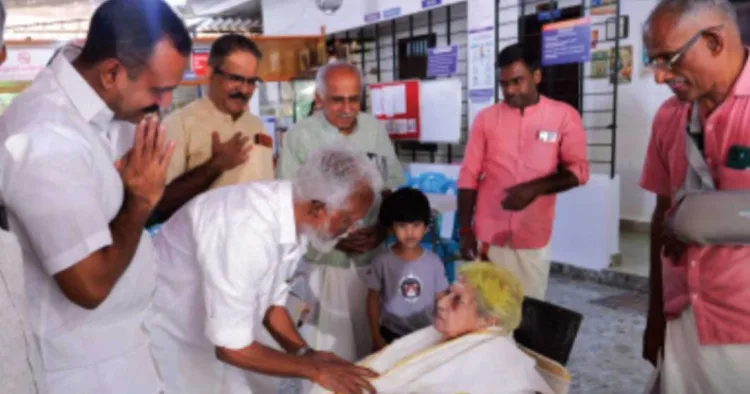 എം.ജി. ജാനകിയമ്മ ടീച്ചറെ കുമ്മനം രാജശേഖരന്‍
ആദരിക്കുന്നു