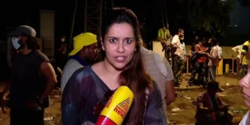 രഞ്ജിനി ഹരിദാസ് കോക്രോച്ച് ജനതാപാര്‍ട്ടിയുടെ സമരത്തില്‍ പങ്കെടുക്കാന്‍ ദല്‍ഹിയിലെ ജന്തര്‍മന്തറില്‍
