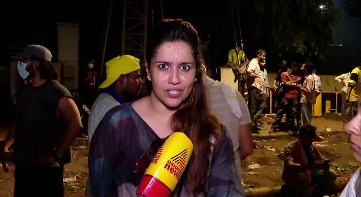 രഞ്ജിനി ഹരിദാസ് കോക്രോച്ച് ജനതാപാര്‍ട്ടിയുടെ സമരത്തില്‍ പങ്കെടുക്കാന്‍ ദല്‍ഹിയിലെ ജന്തര്‍മന്തറില്‍
