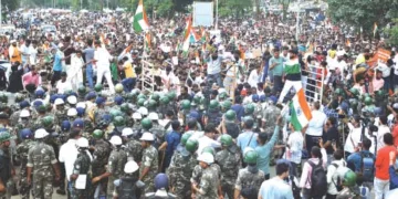 ജെപിഎസ്സി, ജെഎസ്എസ്സി-സിജിഎല്‍ പരീക്ഷാ പേപ്പര്‍ ചോര്‍ച്ചയില്‍ പ്രതിഷേധിച്ച് ജാര്‍ഖണ്ഡ് നിയമസഭയിലേക്ക് വിദ്യാര്‍ത്ഥികള്‍ നടത്തിയ മാര്‍ച്ച്‌