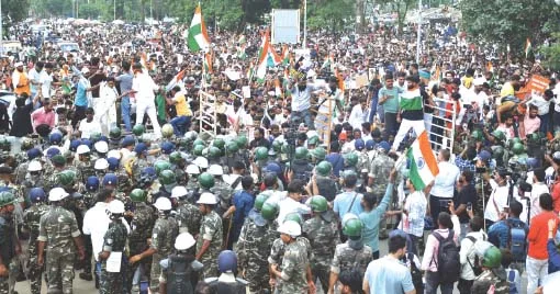 ജെപിഎസ്സി, ജെഎസ്എസ്സി-സിജിഎല്‍ പരീക്ഷാ പേപ്പര്‍ ചോര്‍ച്ചയില്‍ പ്രതിഷേധിച്ച് ജാര്‍ഖണ്ഡ് നിയമസഭയിലേക്ക് വിദ്യാര്‍ത്ഥികള്‍ നടത്തിയ മാര്‍ച്ച്‌