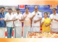തൃശൂര്‍ പാലസ് റോഡിലുള്ള കല്യാണ്‍ സില്‍ക്‌സ് ഷോറൂമില്‍ വെച്ച് നടന്ന 'കല്യാണ്‍ സില്‍ക്‌സ് ഓണക്കോടിക്ക് ഒപ്പം രണ്ട്‌കോടി'യും സമ്മാനപദ്ധതിയുടെ അവസാനഘട്ട നറുക്കെടുപ്പില്‍ പങ്കെടുക്കുന്ന (ഇടത്തുനിന്ന്) കല്യാണ്‍ സില്‍ക്‌സ് മാനേജിങ്ഡയറക്ടര്‍ പ്രകാശ് പട്ടാഭിരാമന്‍, ബിജെപി തൃശൂര്‍ മണ്ഡലം പ്രസിഡന്റും തൃശൂര്‍ കോര്‍പ്പറേഷന്‍ കൗണ്‍സിലറുമായ രഘുനാഥ് സി. മേനോന്‍, തൃശൂര്‍ കോര്‍പ്പറേഷന്‍ പ്രതിപക്ഷ നേതാവ് ടി.ആര്‍. ഹിരണ്‍, സംസ്ഥാന യുവജനക്ഷേമ, കായിക, രജിസ്‌ട്രേഷന്‍, പുരാവസ്തു വകുപ്പ് മന്ത്രി ഒ.ജെ. ജനീഷ്, കല്യാണ്‍ സില്‍ക്‌സ് ചെയര്‍മാന്‍ ടി.എസ്. പട്ടാഭിരാമന്‍, തൃശൂര്‍ എംഎല്‍എ രാജന്‍ ജെ. പല്ലന്‍, തൃശൂര്‍ കോര്‍പ്പറേഷന്‍ മേയര്‍ ഡോ. നിജി ജസ്റ്റിന്‍, ചെമ്പൂക്കാവ് ഡിവിഷന്‍ കൗണ്‍സിലര്‍ അഡ്വ. ജോയ് ബാസ്റ്റ്യന്‍ ചാക്കോള, തൃശൂര്‍ ജില്ലാ കളക്ടര്‍ ശിഖസുരേന്ദ്രന്‍ എന്നിവര്‍