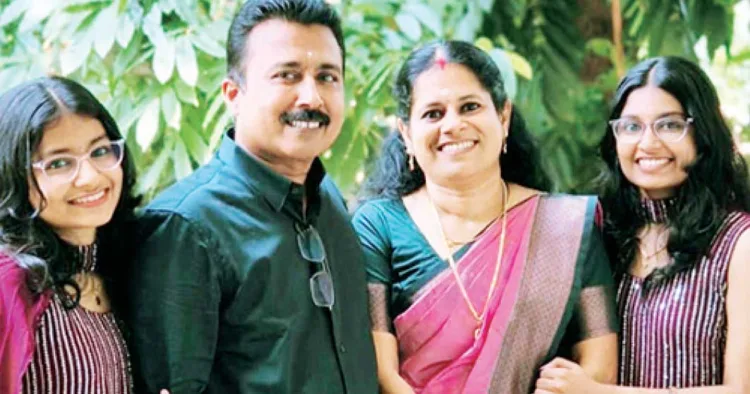 ദേശീയ അദ്ധ്യാപക അവാര്‍ഡ് നേടിയ സുനില്‍കുമാറും കുടുംബവും