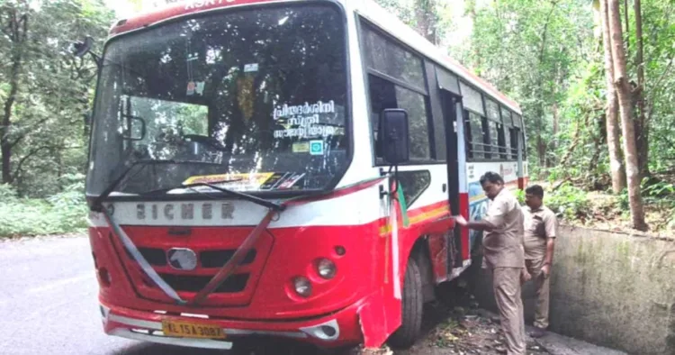 ബ്രേക്ക് തകരാറിലായതിനെ തുടര്ന്ന് ഇടിച്ചു നിര്ത്തിയ ബസ്