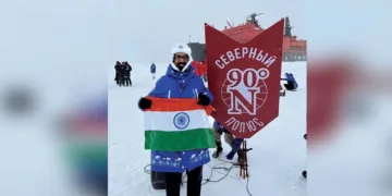 ഉത്തരധ്രുവത്തിലെ 90 ഡിഗ്രി വടക്കന്‍ അക്ഷാംശത്തിലെത്തുന്ന ആദ്യ മലയാളിയെന്ന ചരിത്രനേട്ടം കൈവരിച്ച ഡോ. എസ്. ബിജോയ് നന്ദന്‍