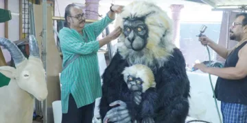 ജിനനും ബിനു ഹരിദാസും ഓണം വാരാഘോഷ ഫ്‌ളോട്ടുകളുടെ അവസാന മിനുക്ക് പണിയില്‍