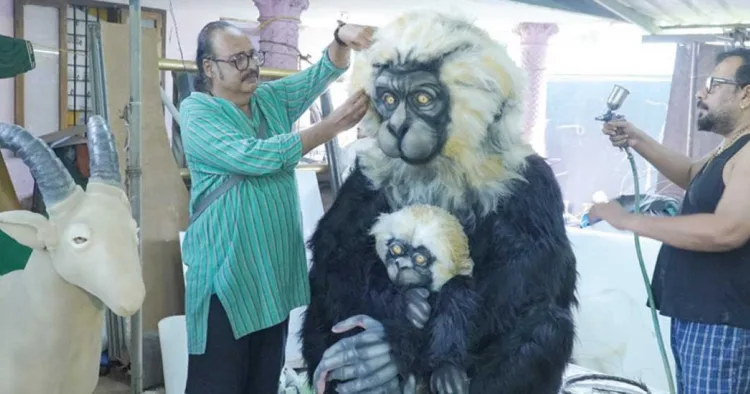 ജിനനും ബിനു ഹരിദാസും ഓണം വാരാഘോഷ ഫ്‌ളോട്ടുകളുടെ അവസാന മിനുക്ക് പണിയില്‍