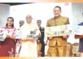 ശ്രീപദ്മനാഭസ്വാമി ക്ഷേത്രത്തെ ആസ്പദമാക്കിയുള്ള പ്രത്യേക തപാല്‍ കവറും സ്ഥിരം ചിത്ര തപാല്‍ മുദ്രയും ഗവര്‍ണര്‍ രാജേന്ദ്ര വിശ്വനാഥ് ആര്‍ലേക്കര്‍ പ്രകാശനം ചെയ്യുന്നു