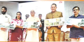 ശ്രീപദ്മനാഭസ്വാമി ക്ഷേത്രത്തെ ആസ്പദമാക്കിയുള്ള പ്രത്യേക തപാല് കവറും സ്ഥിരം ചിത്ര തപാല് മുദ്രയും ഗവര്ണര് രാജേന്ദ്ര വിശ്വനാഥ് ആര്ലേക്കര് പ്രകാശനം ചെയ്യുന്നു