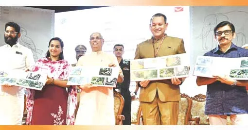 ശ്രീപദ്മനാഭസ്വാമി ക്ഷേത്രത്തെ ആസ്പദമാക്കിയുള്ള പ്രത്യേക തപാല്‍ കവറും സ്ഥിരം ചിത്ര തപാല്‍ മുദ്രയും ഗവര്‍ണര്‍ രാജേന്ദ്ര വിശ്വനാഥ് ആര്‍ലേക്കര്‍ പ്രകാശനം ചെയ്യുന്നു