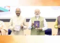 മുന്‍ രാഷ്ട്രപതി രാംനാഥ് കോവിന്ദിന്റെ ആത്മകഥ 'ട്രയംഫ് ഓഫ് ദി ഇന്ത്യന്‍ റിപ്പബ്ലിക്: മൈ ലൈഫ്, മൈ സ്ട്രഗിള്‍സ്' പ്രധാനമന്ത്രി നരേന്ദ്ര മോദി പ്രകാശനം ചെയ്യുന്നു. സവിത കോവിന്ദ്, രാംനാഥ് കോവിന്ദ്, ലോക്സഭാ സ്പീക്കര്‍ ഓം ബിര്‍ള എന്നിവര്‍ സമീപം