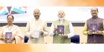മുന്‍ രാഷ്ട്രപതി രാംനാഥ് കോവിന്ദിന്റെ ആത്മകഥ 'ട്രയംഫ് ഓഫ് ദി ഇന്ത്യന്‍ റിപ്പബ്ലിക്: മൈ ലൈഫ്, മൈ സ്ട്രഗിള്‍സ്' പ്രധാനമന്ത്രി നരേന്ദ്ര മോദി പ്രകാശനം ചെയ്യുന്നു. സവിത കോവിന്ദ്, രാംനാഥ് കോവിന്ദ്, ലോക്സഭാ സ്പീക്കര്‍ ഓം ബിര്‍ള എന്നിവര്‍ സമീപം