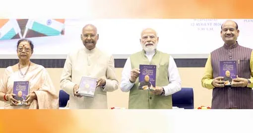 മുന്‍ രാഷ്ട്രപതി രാംനാഥ് കോവിന്ദിന്റെ ആത്മകഥ 'ട്രയംഫ് ഓഫ് ദി ഇന്ത്യന്‍ റിപ്പബ്ലിക്: മൈ ലൈഫ്, മൈ സ്ട്രഗിള്‍സ്' പ്രധാനമന്ത്രി നരേന്ദ്ര മോദി പ്രകാശനം ചെയ്യുന്നു. സവിത കോവിന്ദ്, രാംനാഥ് കോവിന്ദ്, ലോക്സഭാ സ്പീക്കര്‍ ഓം ബിര്‍ള എന്നിവര്‍ സമീപം