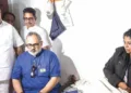 നീണ്ടകരയില്‍ ബോട്ടപകടത്തില്‍ കാണാതായ മത്സ്യത്തൊഴിലാളി ഗൗതം കൃഷ്ണയുടെ വീട്ടിലെത്തിയ ബിജെപി സംസ്ഥാന അധ്യക്ഷന്‍ രാജീവ് ചന്ദ്ര-ശേഖര്‍, ഗൗതം കൃഷ്ണയുടെ അമ്മ രേഷ്മയെ ആശ്വസിപ്പിക്കുന്നു. ജില്ലാ പ്രസിഡന്റ് എസ്. പ്രശാന്ത് സമീപം