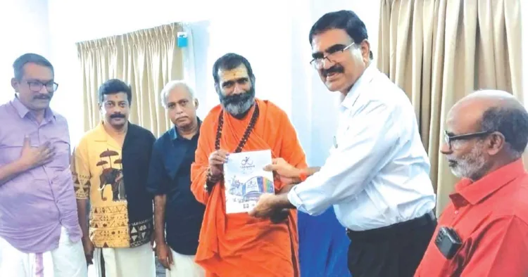 സക്ഷമയുടെ സക്ഷം ഉത്സവ് ബ്രോഷര്‍ മഹാമണ്ഡലേശ്വര്‍ സ്വാമി ആനന്ദവനം ഭാരതിക്ക് പി. സുന്ദരം കൈമാറുന്നു