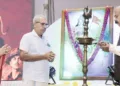 ആര്‍എസ്എസ് തിരുവനന്തപുരം ഗ്രാമജില്ലയുടെ ആഭിമുഖ്യത്തില്‍ മണിവിള ഗോള്‍ഡന്‍ പാലസില്‍ നടന്ന 'സങ്കല്‍പ്പ് 2026' ന് കേരള സര്‍വ്വകലാശാല വൈസ് ചാന്‍സലര്‍ ഡോ. മോഹനന്‍ കുന്നുമ്മല്‍ തിരിതെളിക്കുന്നു. എം. രാധാകൃഷ്ണനന്‍, രശ്മി അയിഷ സമീപം