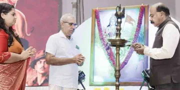 ആര്‍എസ്എസ് തിരുവനന്തപുരം ഗ്രാമജില്ലയുടെ ആഭിമുഖ്യത്തില്‍ മണിവിള ഗോള്‍ഡന്‍ പാലസില്‍ നടന്ന 'സങ്കല്‍പ്പ് 2026' ന് കേരള സര്‍വ്വകലാശാല വൈസ് ചാന്‍സലര്‍ ഡോ. മോഹനന്‍ കുന്നുമ്മല്‍ തിരിതെളിക്കുന്നു. എം. രാധാകൃഷ്ണനന്‍, രശ്മി അയിഷ സമീപം