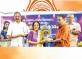 ബാല സംസ്‌കാര കേന്ദ്രം 30-ാമത് ജന്മാഷ്ടമി പുരസ്‌കാരം തപസ്യ സംസ്ഥാന പ്രസിഡന്റ് വിജയകൃഷ്ണന്‍ ഡോ. വി. സുജാതയ്ക്ക് സമ്മാനിക്കുന്നു. കെ.എന്‍. സജികുമാര്‍, കുമാരി അരുന്ധതി, മേയര്‍ വി.വി. രാജേഷ്, ലിജു വി, ആര്‍. പ്രസന്നകുമാര്‍, പി.കെ. വിജയരാഘവന്‍ സമീപം