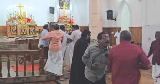 പിറമാടം സെന്റ് ജോണ്‍സ് യാക്കോബായ പള്ളിയില്‍ നടന്ന യാക്കോബായ- ഓര്‍ത്തഡോക്‌സ് വിഭാഗങ്ങള്‍ തമ്മിലുള്ള തര്‍ക്കം